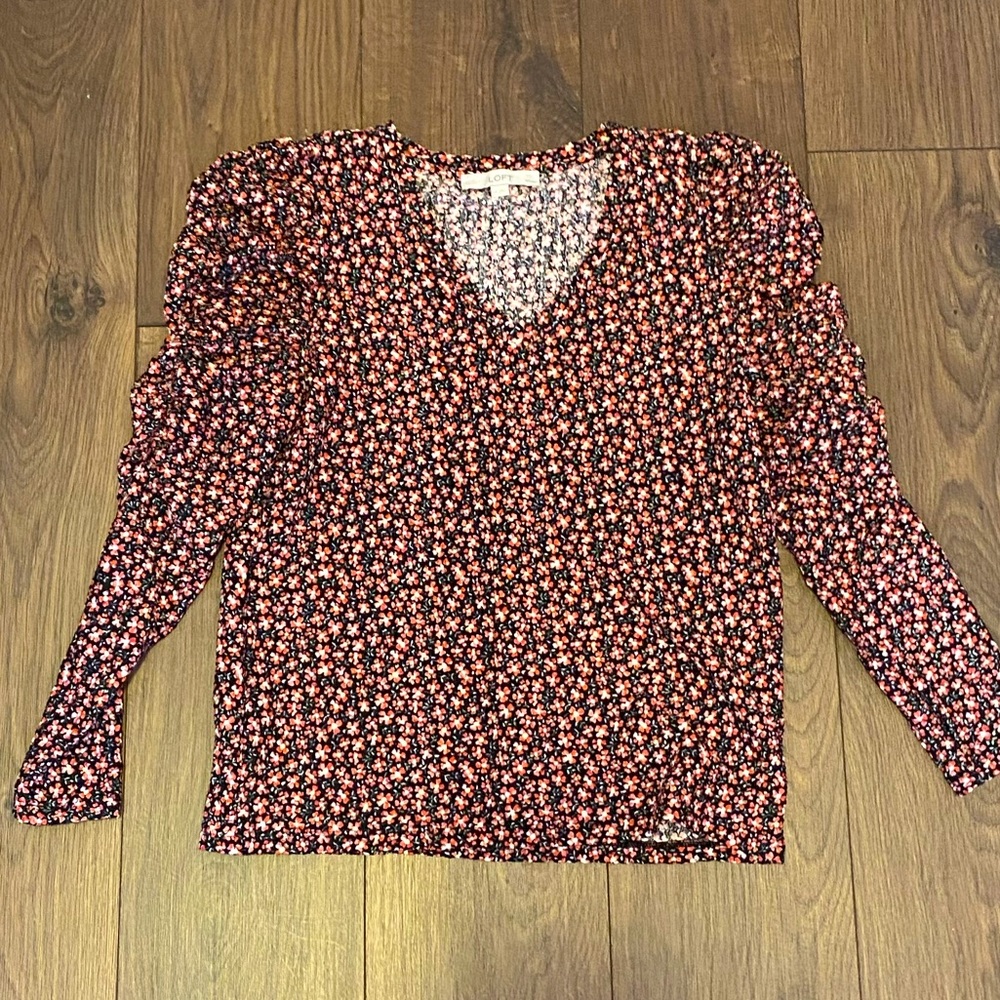 Loft black/red floral top